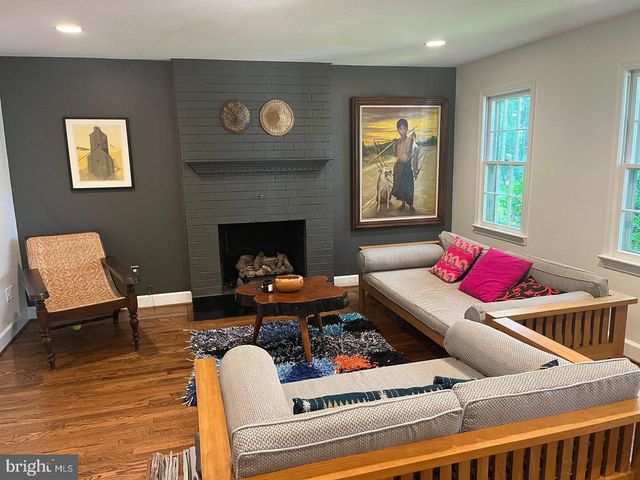 725 FOREST PARK RD, Great Falls, VA 22066