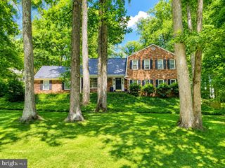 725 FOREST PARK RD, Great Falls, VA 22066