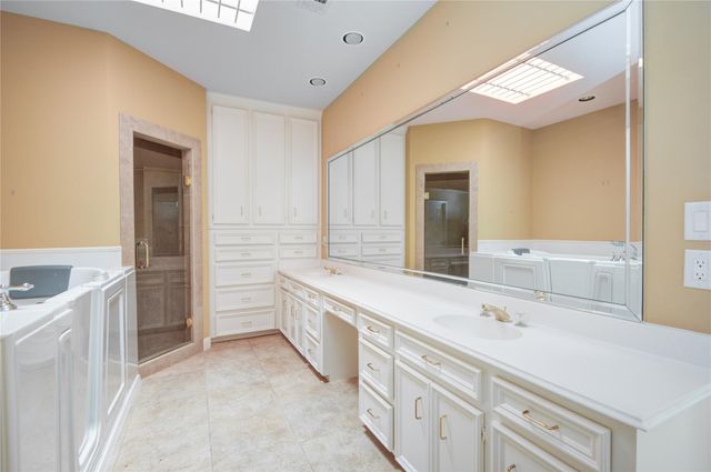 9506 Bayou Brook Street, Houston, TX 77063