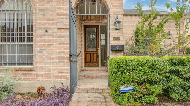 9506 Bayou Brook Street, Houston, TX 77063