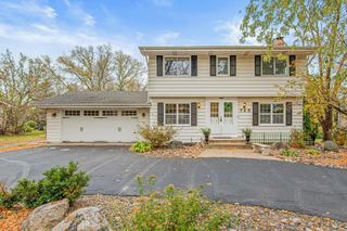 725 Pineview Lane N, Plymouth, MN 55441