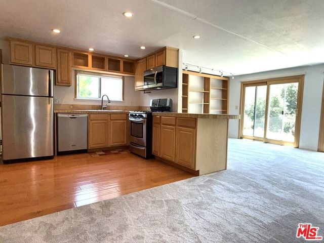 30473 Mulholland Hwy 141, Agoura Hills, CA 91301