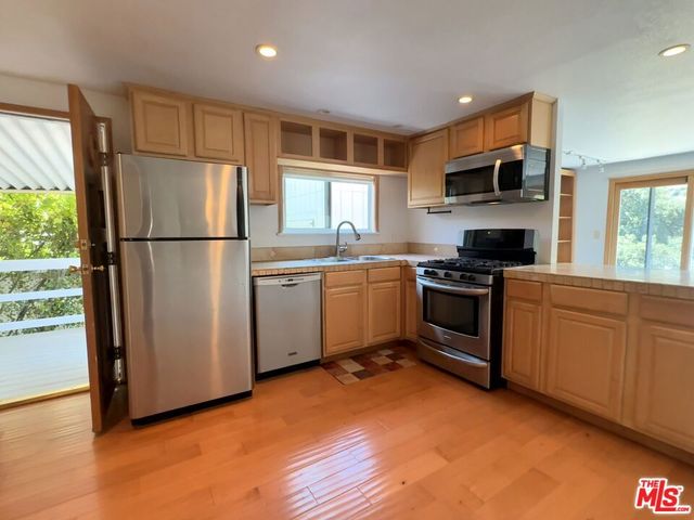 30473 Mulholland Hwy 141, Agoura Hills, CA 91301