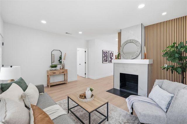 106 W LAMBRIGHT STREET, Tampa, FL 33604