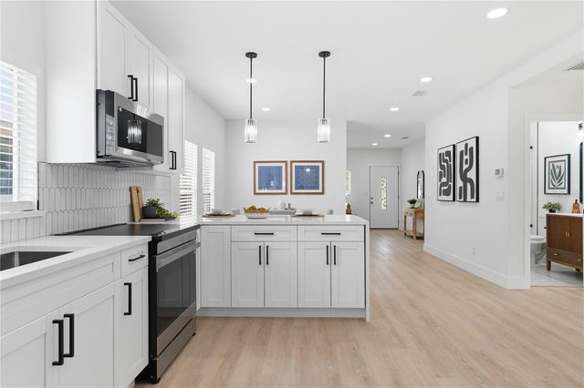 106 W LAMBRIGHT STREET, Tampa, FL 33604