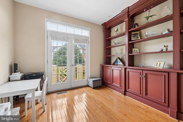 12654 HERON RIDGE DR, Fairfax, VA 22030