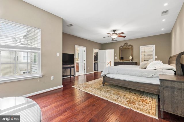 12654 HERON RIDGE DR, Fairfax, VA 22030