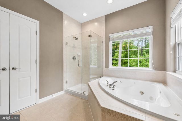 12654 HERON RIDGE DR, Fairfax, VA 22030