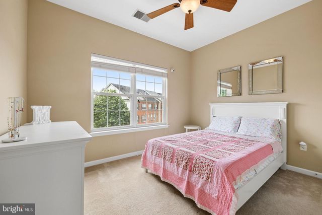 12654 HERON RIDGE DR, Fairfax, VA 22030