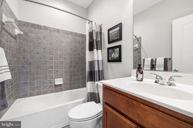 12654 HERON RIDGE DR, Fairfax, VA 22030