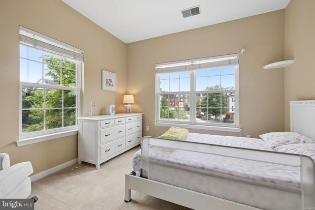 12654 HERON RIDGE DR, Fairfax, VA 22030