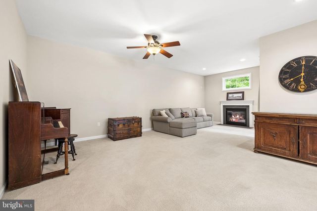 12654 HERON RIDGE DR, Fairfax, VA 22030