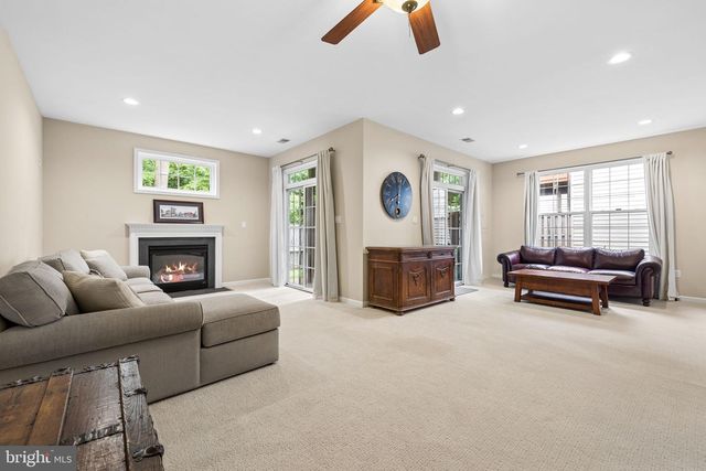 12654 HERON RIDGE DR, Fairfax, VA 22030