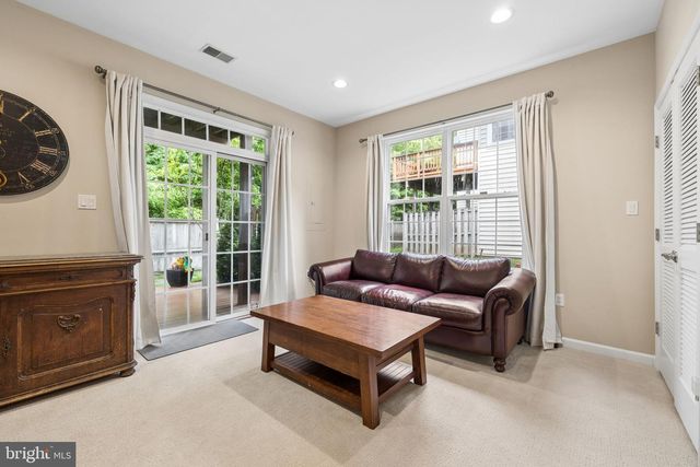 12654 HERON RIDGE DR, Fairfax, VA 22030