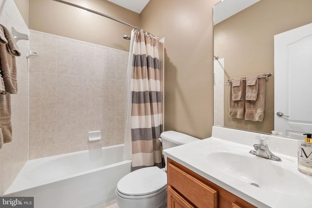 12654 HERON RIDGE DR, Fairfax, VA 22030