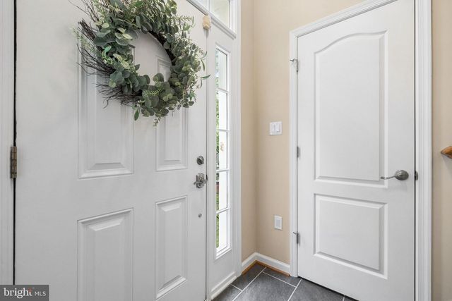 12654 HERON RIDGE DR, Fairfax, VA 22030