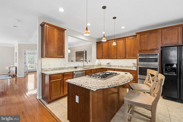 12654 HERON RIDGE DR, Fairfax, VA 22030