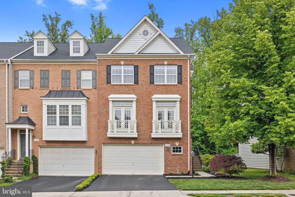 12654 HERON RIDGE DR, Fairfax, VA 22030