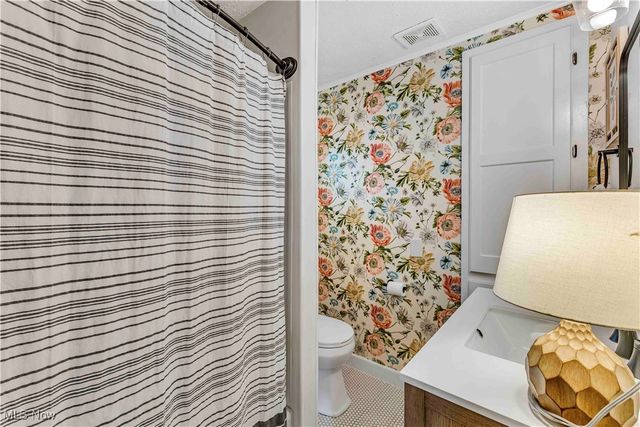 1304 Lakeview Avenue, Lorain, OH 44053