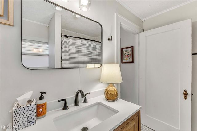 1304 Lakeview Avenue, Lorain, OH 44053