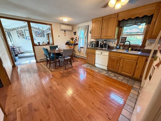 4 Mayfield Rd, Auburn, MA 01501