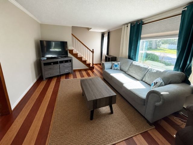 4 Mayfield Rd, Auburn, MA 01501