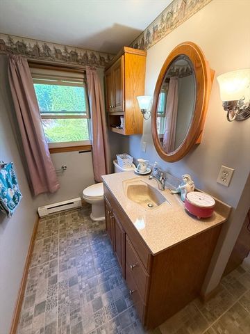 4 Mayfield Rd, Auburn, MA 01501