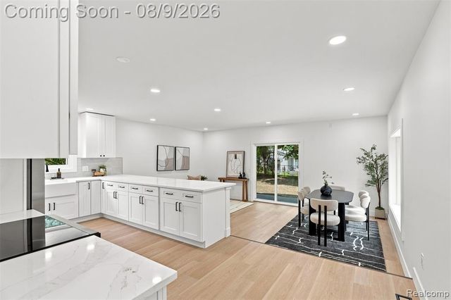 2255 Bedford Road, Bloomfield Hills, MI 48302