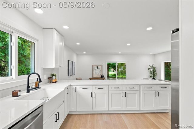 2255 Bedford Road, Bloomfield Hills, MI 48302