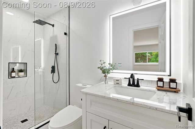 2255 Bedford Road, Bloomfield Hills, MI 48302