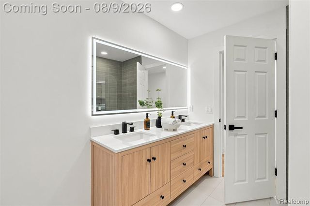 2255 Bedford Road, Bloomfield Hills, MI 48302