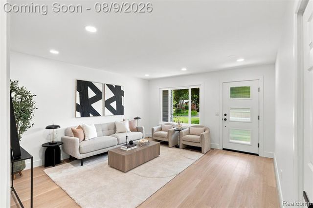 2255 Bedford Road, Bloomfield Hills, MI 48302