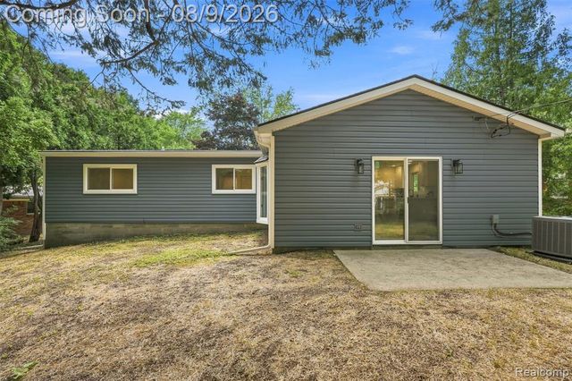 2255 Bedford Road, Bloomfield Hills, MI 48302