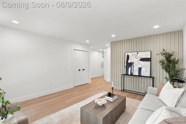 2255 Bedford Road, Bloomfield Hills, MI 48302