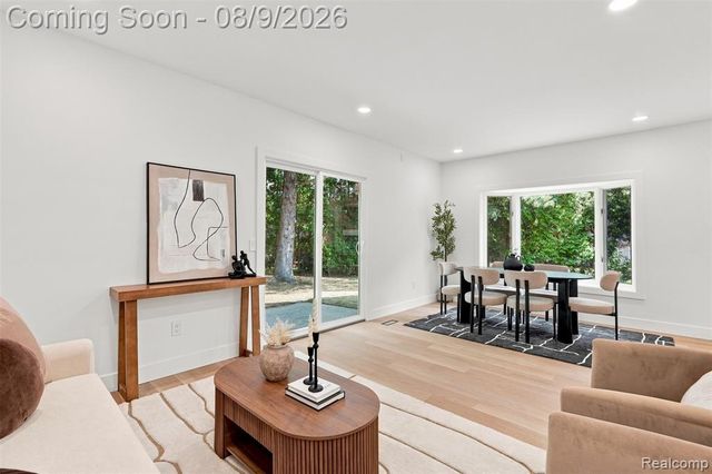 2255 Bedford Road, Bloomfield Hills, MI 48302