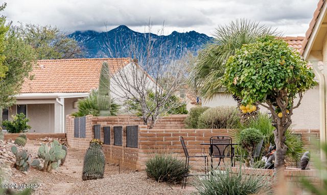 1440 N Goldeneye Way, Green Valley, AZ 85614