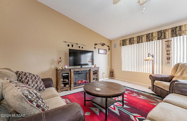 1440 N Goldeneye Way, Green Valley, AZ 85614