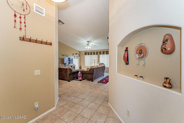 1440 N Goldeneye Way, Green Valley, AZ 85614