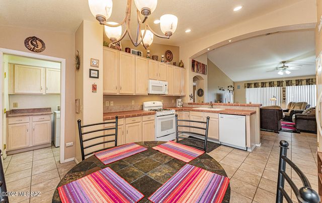 1440 N Goldeneye Way, Green Valley, AZ 85614