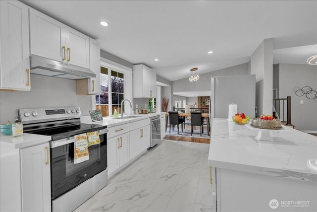 32027 11th Avenue SW, Federal Way, WA 98023