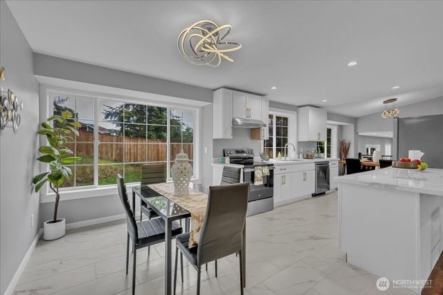 32027 11th Avenue SW, Federal Way, WA 98023