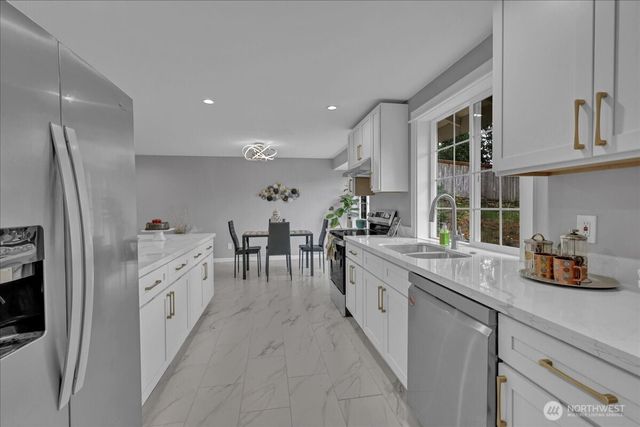 32027 11th Avenue SW, Federal Way, WA 98023