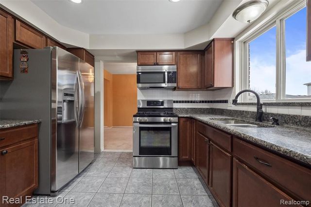 4469 Ardmore Drive, Sterling Heights, MI 48310