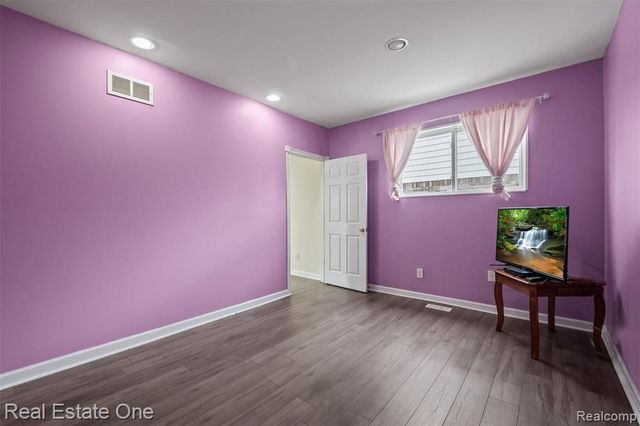 4469 Ardmore Drive, Sterling Heights, MI 48310