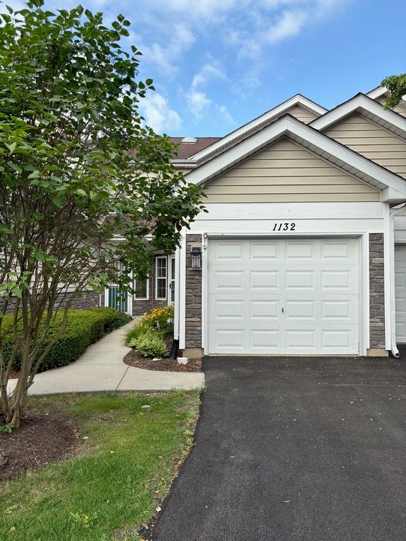 1132 Regency Court, Schaumburg, IL 60193