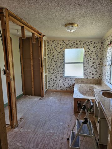 200 S Canton Street, Mexia, TX 76667