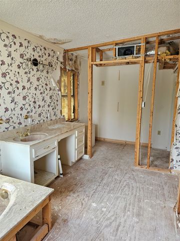 200 S Canton Street, Mexia, TX 76667