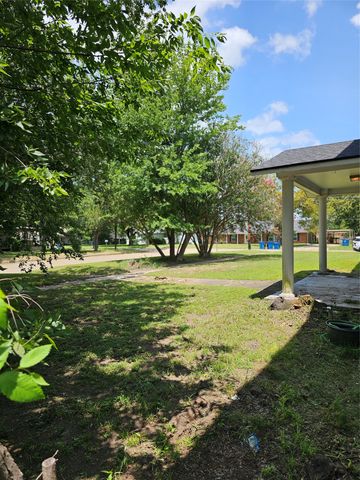 200 S Canton Street, Mexia, TX 76667