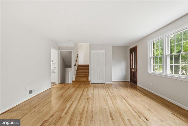 8805 STARK RD, Annandale, VA 22003