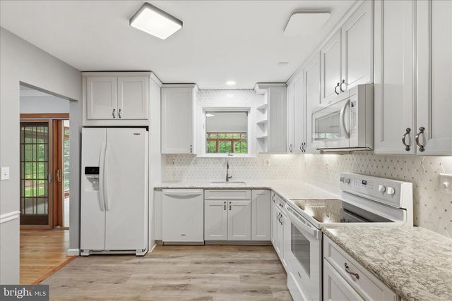 8805 STARK RD, Annandale, VA 22003